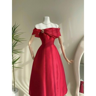 Đầm xòe bẹt vai nơ ngực phụ kiện sang trọng thanh lịch màu đỏ, đen,. trắng, vàng, xanh lá.X043