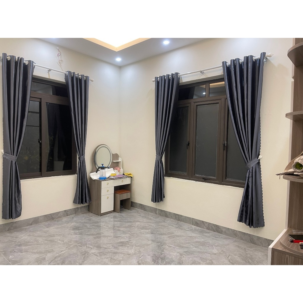 Rèm cửa màu xám đậm, rèm khoen, chống nắng cản sáng tới 97%, ngăn được hơi máy lạnh, cửa sổ, cửa chính, gác lửng.
