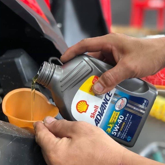 Nhớt Cho Xe Ga Shell Advance Ultra Scooter 5W40 800ML Tặng Láp Zeus Và Phễu