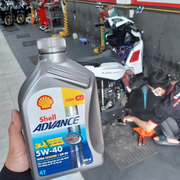 Nhớt Cho Xe Ga Shell Advance Ultra Scooter 5W40 800ML Tặng Láp Zeus Và Phễu