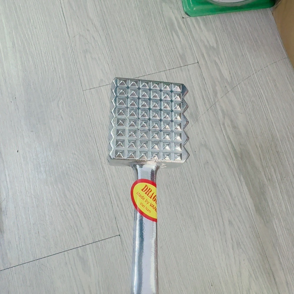 Dụng cụ đập thịt giúp mềm thịt,  tán đều miếng thịt có hai kích thước dễ lựa chọn phù hợp cho gia dình