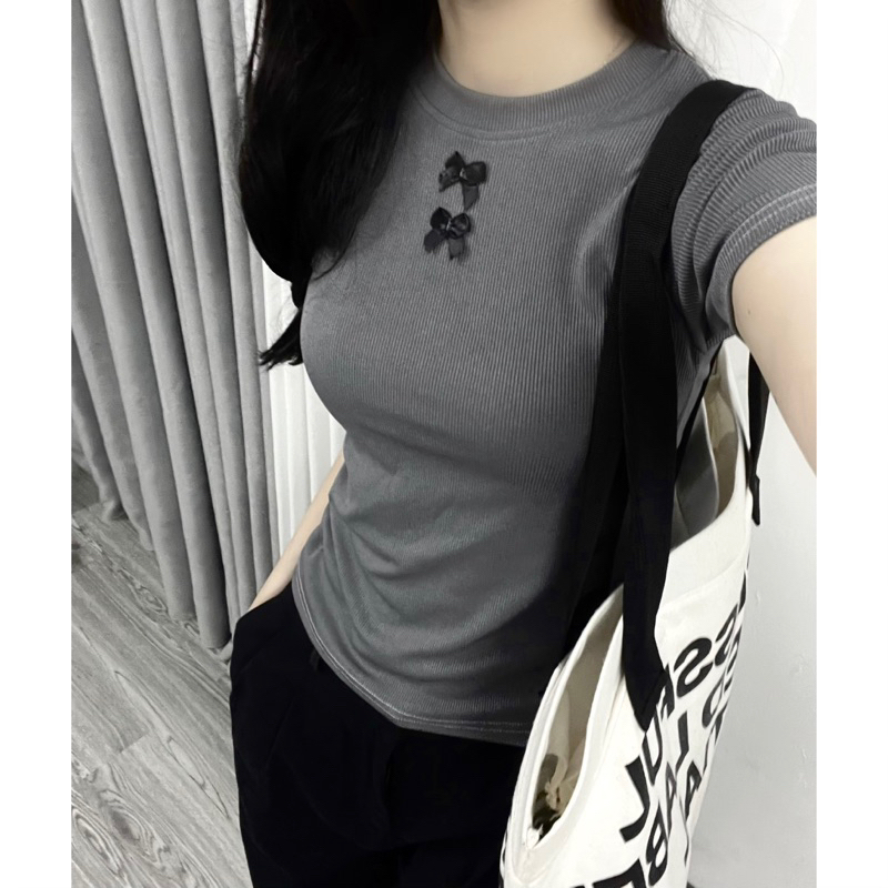 Áo thun ôm body đính nơ chất gân tăm
