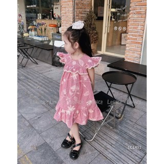 Váy Thiết kế tay cánh tiên dáng xoè,Chất liệu thô, kẻ đỏ nổi bật, hoạ tiết thêu tỉ mỉ