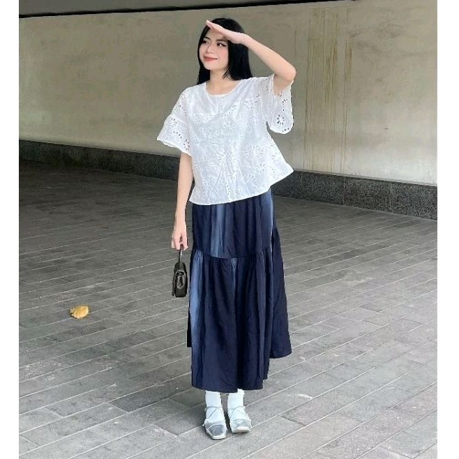(Sale) Áo ren đục lỗ Debb* xuất Hàn - dư xịn