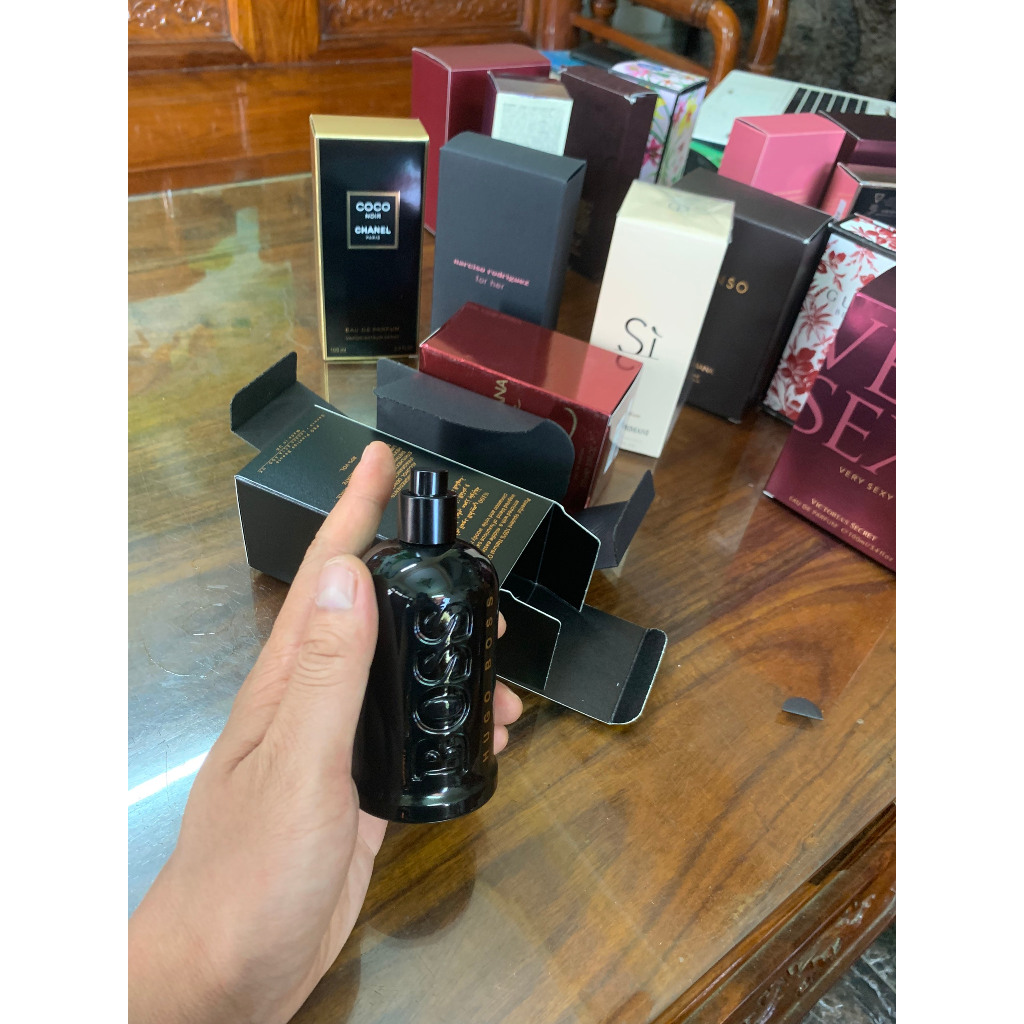 Nước hoa nam Boss oud, Nhóm hương gỗ, Phong cách: Ấm áp, Cổ điển, cuốn hút, Trượng phu, Quân tử. Gía thử cả nhà thơm