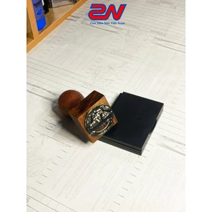 Khắc Con dấu cán gỗ dập trên các loại bìa carton và giấy đa dạng kích thước theo yêu cầu