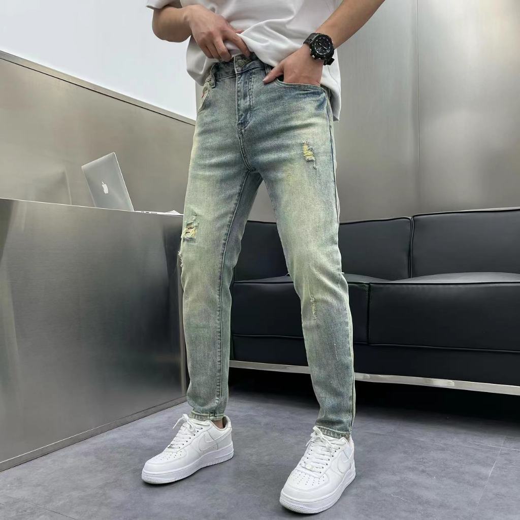 Quần jean nam.