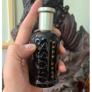 Nước hoa nam Boss oud, Nhóm hương gỗ, Phong cách: Ấm áp, Cổ điển, cuốn hút, Trượng phu, Quân tử. Gía thử cả nhà thơm