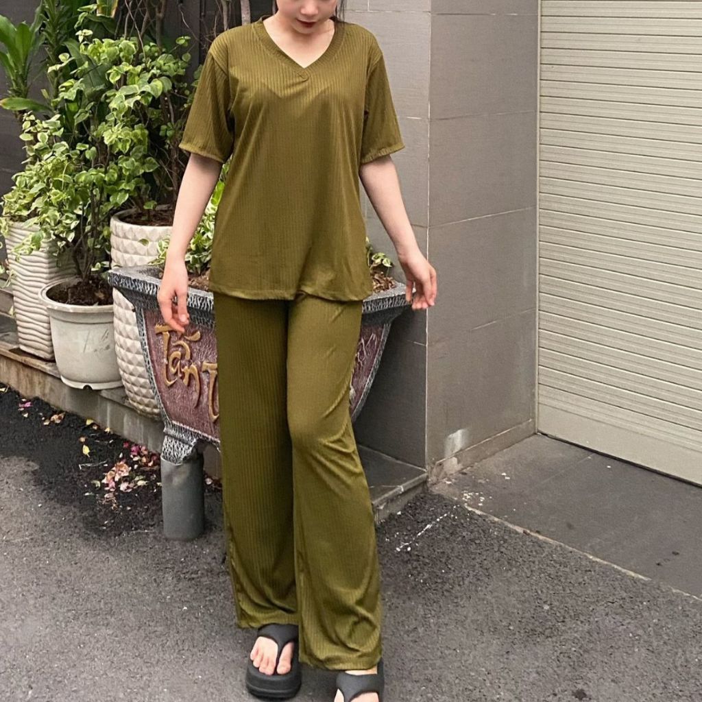 Set Đồ Nữ Đẹp Sang Chảnh Bigsize Quần Ống Suộng Rộng Thun Gân Đũa Lạnh ESHOP Đồ Bộ Nữ Áo Cổ Tim DL68