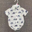 Body sơ mi bé trai sơ sinh C1592 xuất dư – hàng dư xịn mềm mịn, size 2–6kg (0–9M)