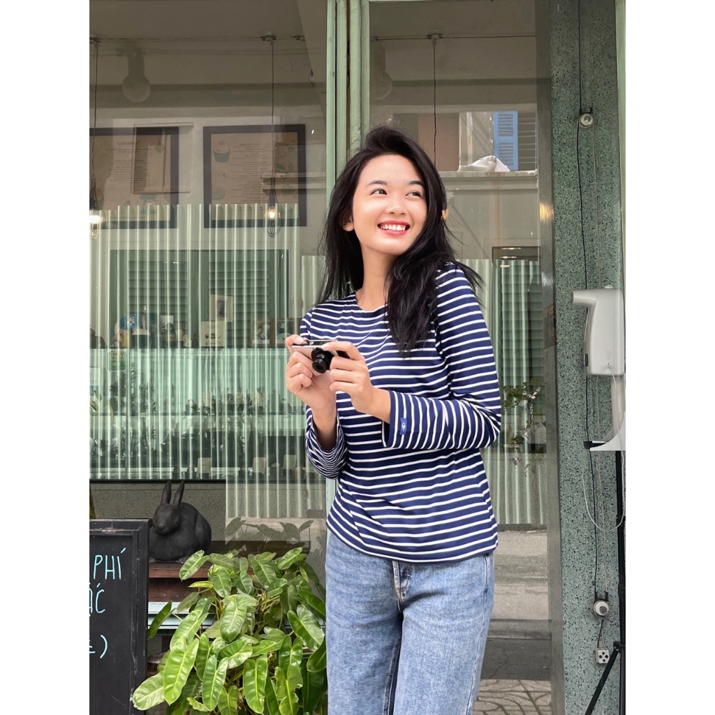 Ảnh TheBlueTshirt - Áo thun tay dài, cổ thuyền, phom regular cho nữ - The Lifetime T - Women 3
