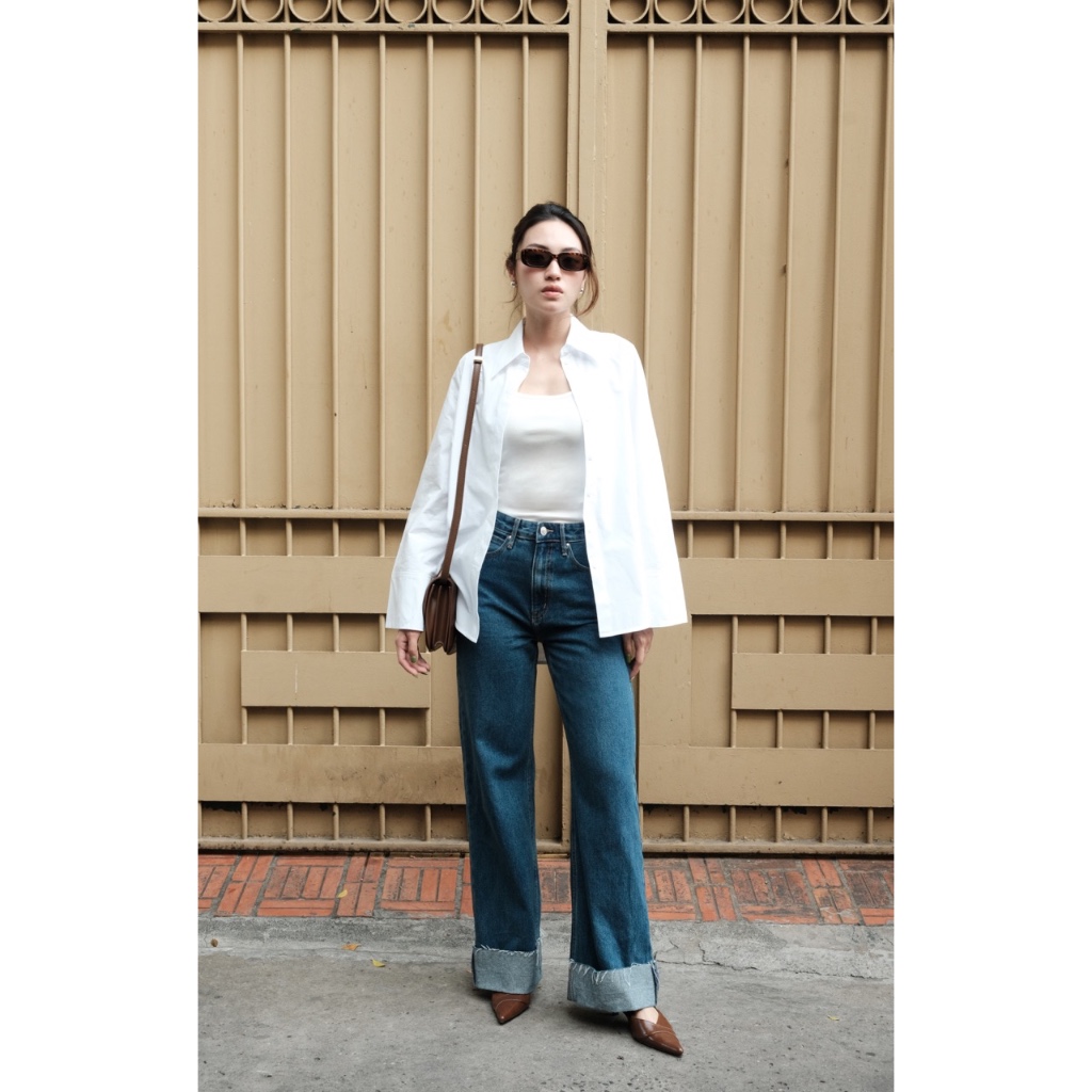 Ảnh TheBlueTshirt - Áo sơ mi trắng tay dài vạt bầu dáng oversize - Sydney Oversize Shirt - Women 4