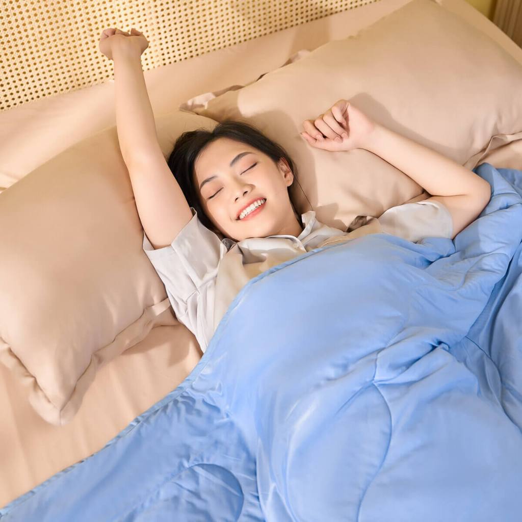 Ảnh Chăn Điều Hòa Làm Mát Amando Ice Silk Lõi Bông Mỏng Nhẹ Mềm Mịn Thoáng Mát Dễ Dàng Vệ Sinh Vua Nệm 4
