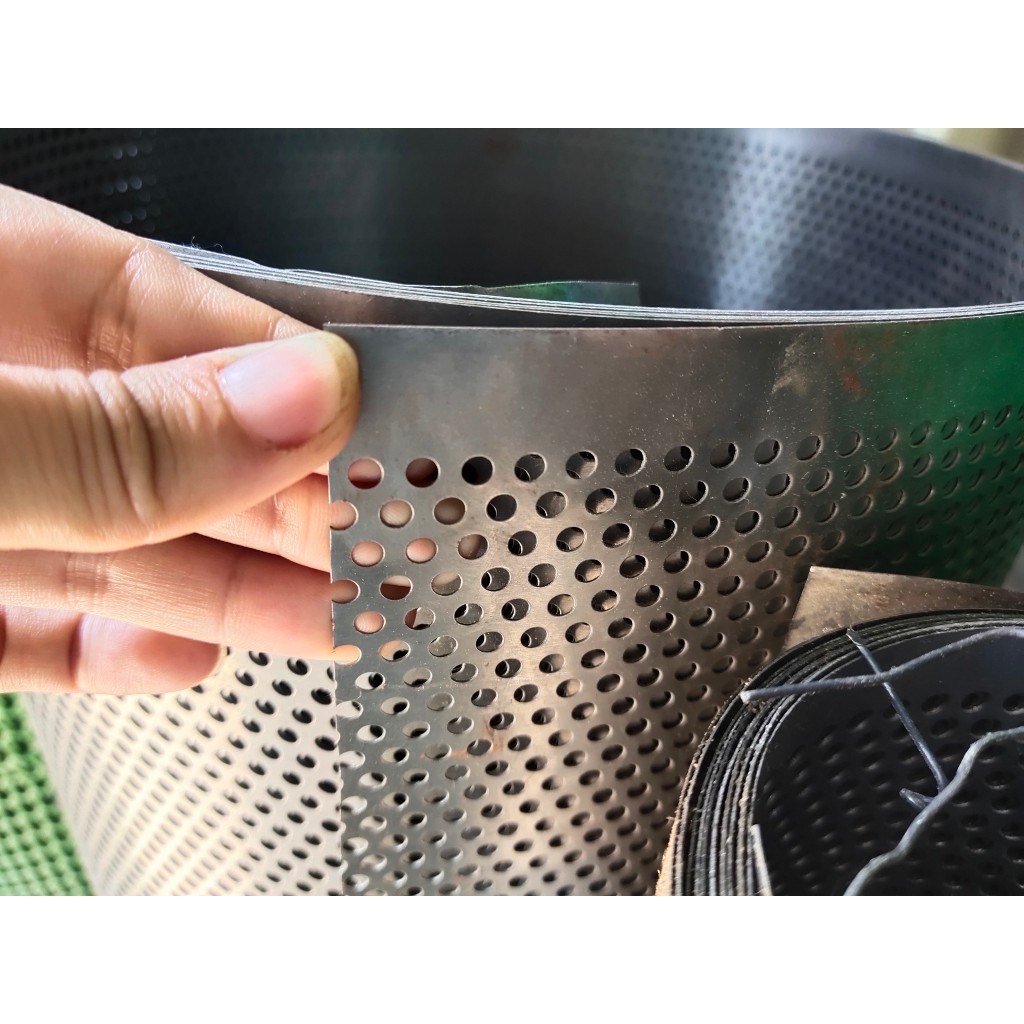(Tấm 1x2m) Tấm tôn dầu đục lỗ, lưới ruồi lỗ 4,6,8li dày 4.5zem sắt đen ...