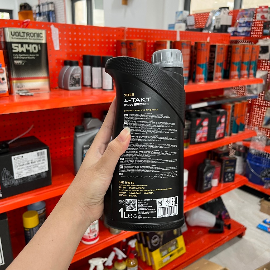 Dầu Nhớt Mannol 7832 15W50 Dành Cho Xe Số, Côn Tay Tặng Súc Vệ Sinh Kim Phun Và Phụ Gia Nhớt Mới