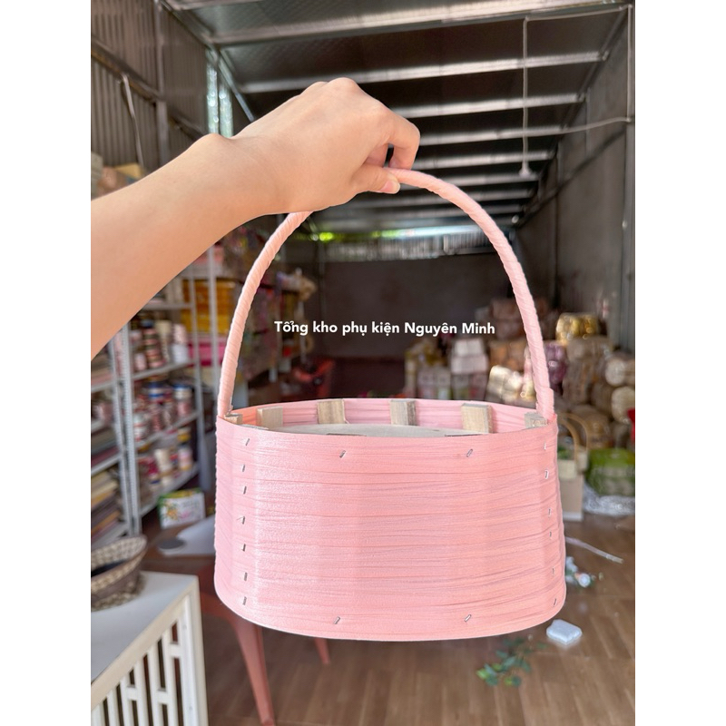 Giỏ hồng mini cắm hoa; Giỏ cắm hoa màu hồng pastel; Giỏ cắm hoa có quai ...