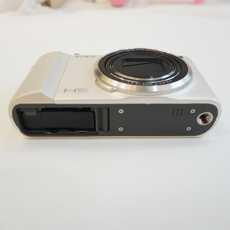 Casio Exilim EX-ZR800 – compact siêu zoom chống rung 5 trục