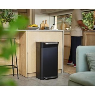 HCM Thùng rác nén rác và khử mùi Joseph Joseph Titan 30L 30146  màu đen Carbon GermanySnT
