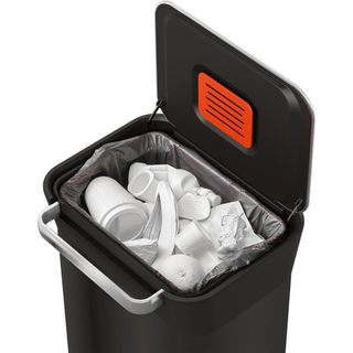 HCM Thùng rác nén rác và khử mùi Joseph Joseph Titan 30L 30146  màu đen Carbon GermanySnT