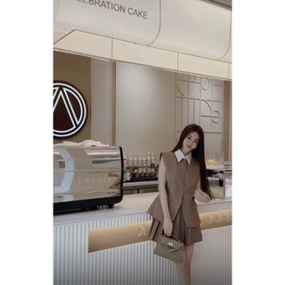 Set Áo Gile Phối Cổ Trắng Mix Chân Váy Dáng Ngắn Xếp Ly Màu Nâu Tôn Dáng Sang Chảnh Đi Tiệc Chơi Đều Xinh