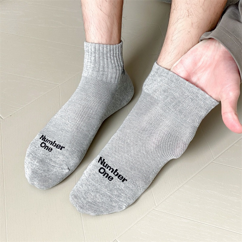 Vớ Tất Nam Nữ chữ NO cổ lửng phong cách trẻ trung, năng động.