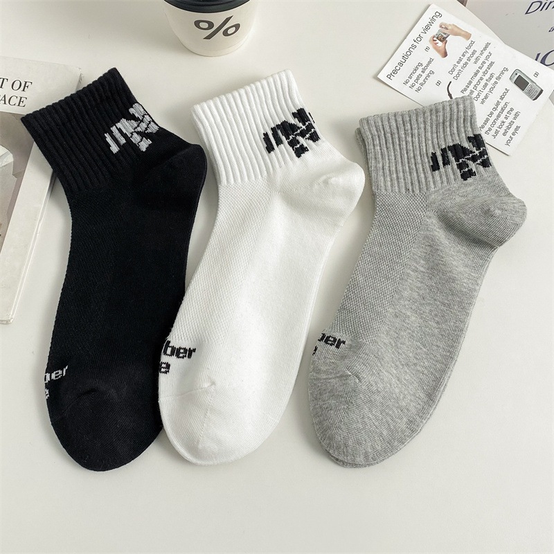 Vớ Tất Nam Nữ chữ NO cổ lửng phong cách trẻ trung, năng động.