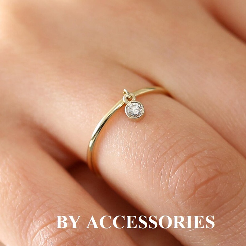Nhẫn nữ titan tròn mảnh mạ vàng 18K phối charm nhỏ đính đá trắng tòn ten không gỉ WR2435 BY ACCESSORIES