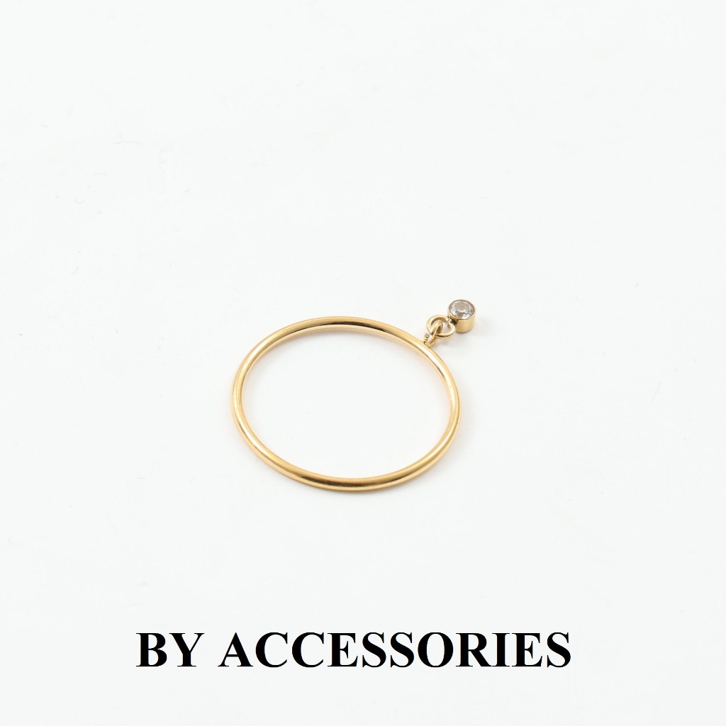 Nhẫn nữ titan tròn mảnh mạ vàng 18K phối charm nhỏ đính đá trắng tòn ten không gỉ WR2435 BY ACCESSORIES
