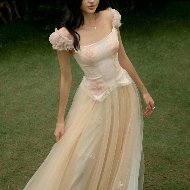 Áo corset Helly tay phồng màu hống phấn kết hoa Lan hồ điệp thủ công