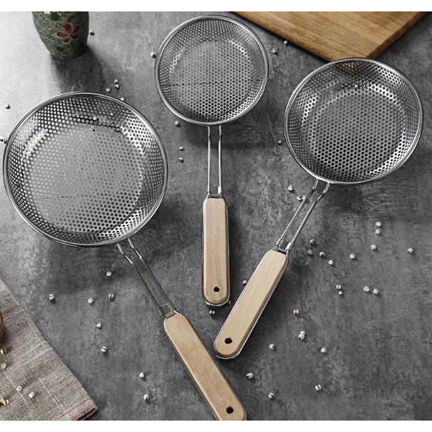 Vợt chao, muỗng vớt inox lỗ tròn cán gỗ đủ kích thước VTP02 | Shopee ...