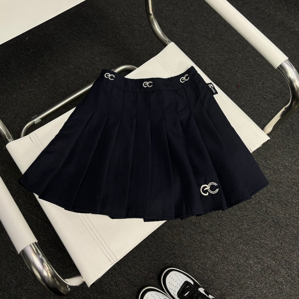 Chân Váy Tennis Xếp Ly Chính Hãng ECOCHIC Logo Thêu Dáng Xoè Ngắn Cạp Cao Có Lót Trong Màu Trắng Be Than B037