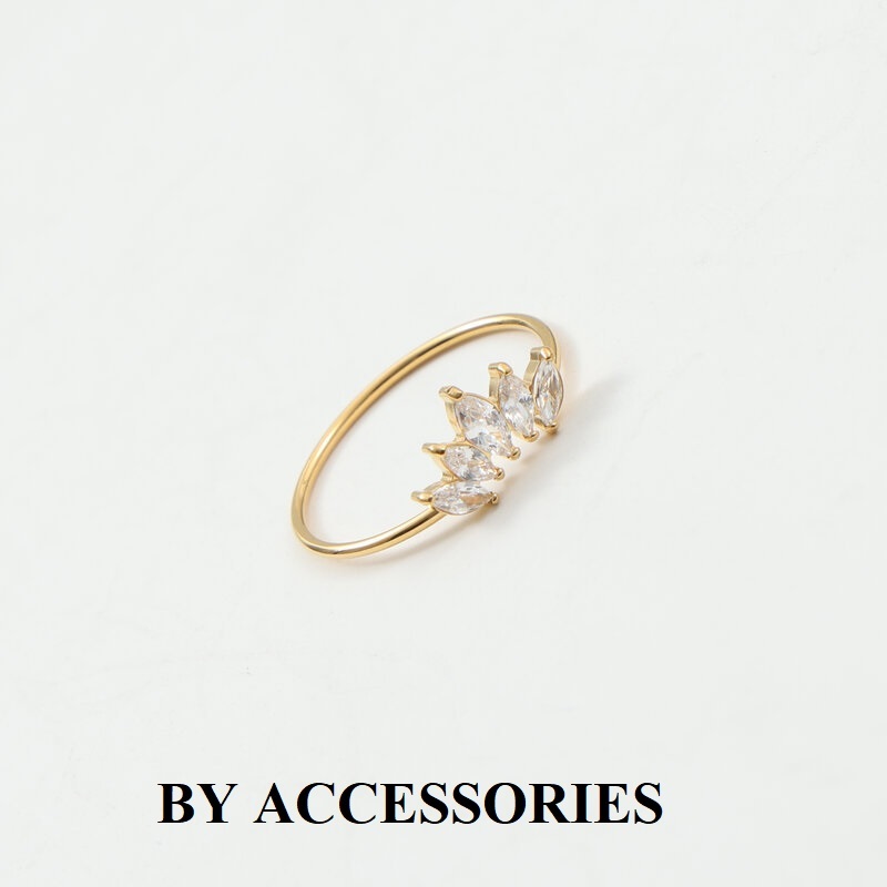 Nhẫn nữ titan tròn mảnh mạ vàng 18K không gỉ phối 5 viên đá hình vương miện lấp lánh lung linh WR2436 BY ACCESSORIES
