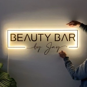 Bảng hiệu logo mica thiết kế theo yêu cầu chất liệu Alu cao cấp và led NEON phát sáng Decor