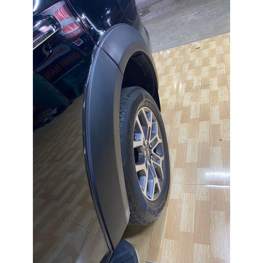Ốp cua lốp xe Ford Everest 2023-2024 , Mẫu trơn bản to có cảm biến, Nhựa cứng ABS, trang trí bảo vệ viền bánh