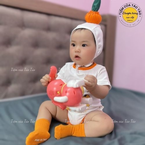 (HÀNG CÓ SẴN)- Set bộ bodysuit CAM QUÝT tặng kèm mũ và tất Cam, cho bé sơ sinh, bé trai bé gái cover Hàn Quốc