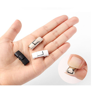 Đôi dây giày kèm đôi khoá bấm tiện lợi