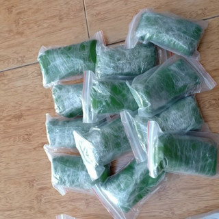 Đất sét Thái xanh  đậm tự khô 250gr (1 cục)