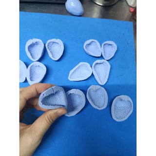 Khuôn silicon trái dâu tây KT dài 3_3.8cm,tùy trái(giao ngẫu nhiên )