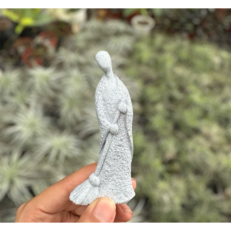 Tượng tăng nhân vô danh quét chùa bột đá decor cây,terrarium