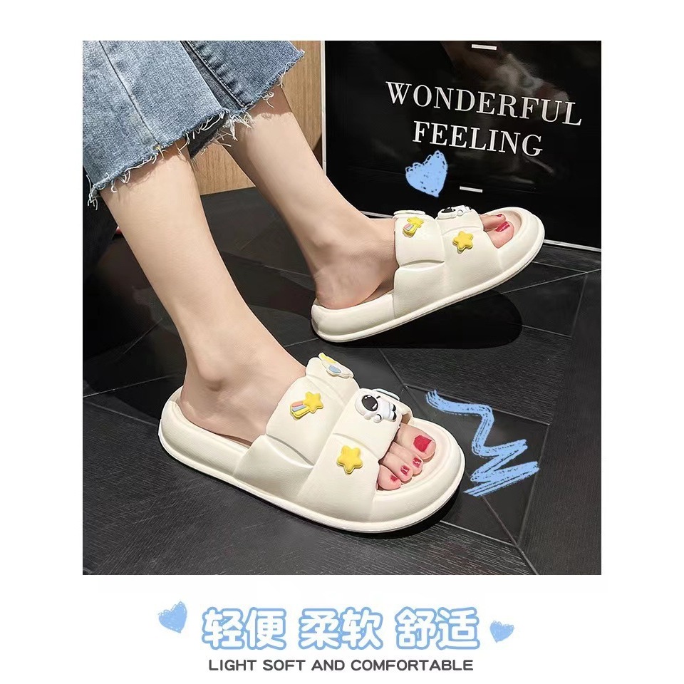 Dép CHAO quai ngang gắn sticker Phi hành gia chống trơn trượt