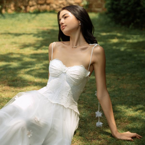 Áo corset Ohara vải xô trắng cotton thêu hoa hồng