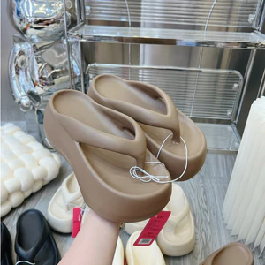 Dép Kẹp Nữ Xỏ Ngón Mũi Tròn Đế Bánh Mì Cao 7 Phân Quai Phồng Cao Su Non QC Túi Zip TLK242