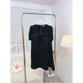 Váy Đầm Nữ Đen Cổ V Tay Bồng  Đính Nơ To Nổi Trước Ngực Chất Tuyết Mưa Kèm Quần Bảo Hộ Có Size