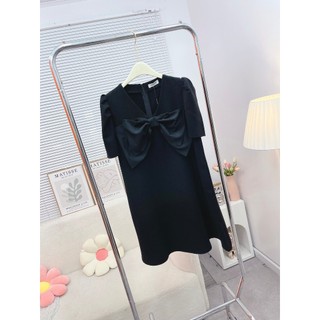 Váy Đầm Nữ Đen Cổ V Tay Bồng  Đính Nơ To Nổi Trước Ngực Chất Tuyết Mưa Kèm Quần Bảo Hộ Có Size