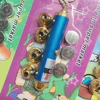 Vỉ 18 chiếc đèn laze, Laze móc khóa dochoiabao