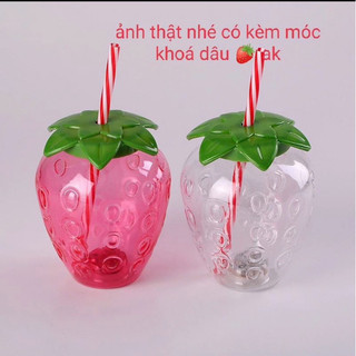 T&T0058 Bình nước dâu tây,cốc đựng nước kèm ống hút và móc khoá dâu tây xinh