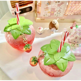 T&T0058 Bình nước dâu tây,cốc đựng nước kèm ống hút và móc khoá dâu tây xinh