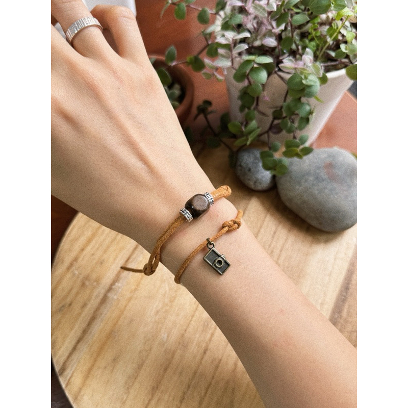 Vòng tay Suki - Vòng tay đan dây charm máy ảnh xinh xắn