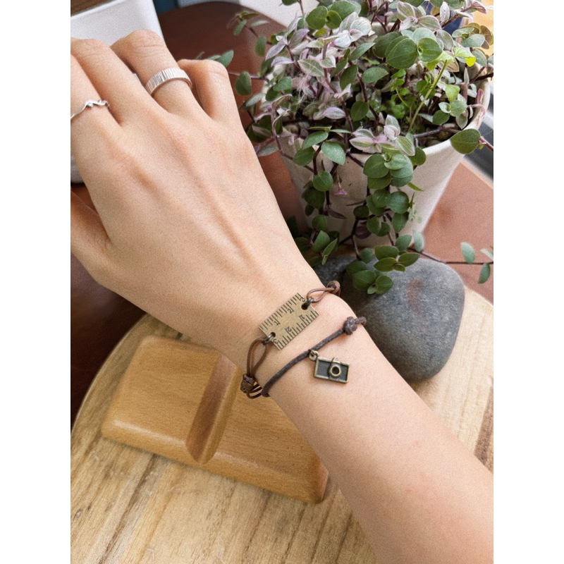 Vòng tay Suki - Vòng tay đan dây charm máy ảnh xinh xắn