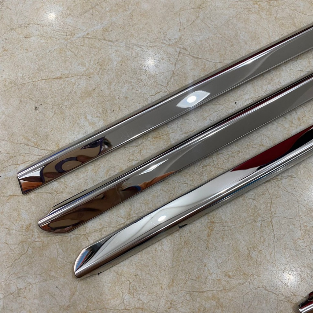 Nẹp viền chân kính , cong kính xe Mitsubishi Xforce 2024 2025 Hàng INOX sáng bóng